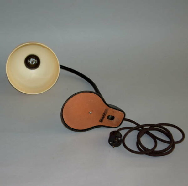 starozitna-stolni-lampa-christian-dell-pro-firmu-Kaiser-Idell-kovova-kancelarska-lampa-bauhaus