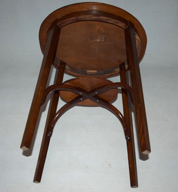 starozitny_oval_stolek_odkladaci_thonet_no_207_mazowia